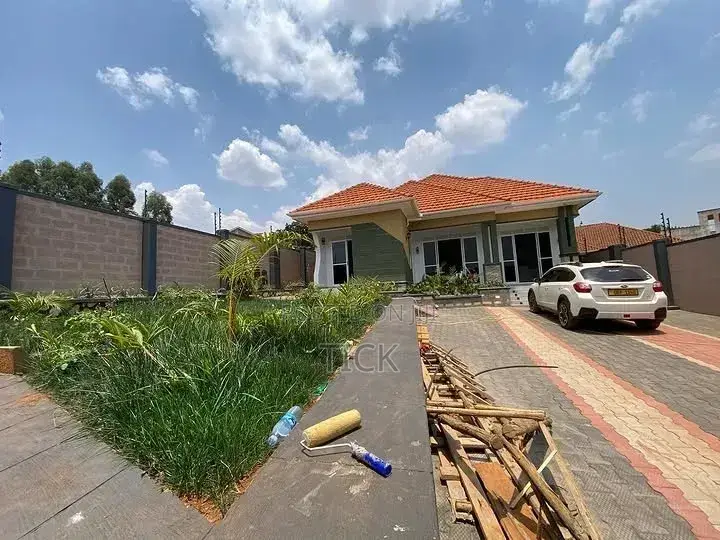 4bdrm Duplex in Kisaasi, Nakawa for sale in Nakawa
