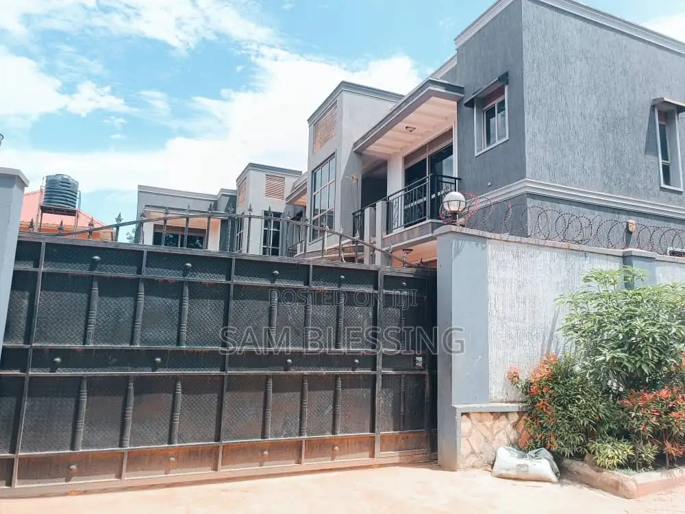 6bdrm Apartment in Bweyogerer Butto, Central Division for sale in Central Division
