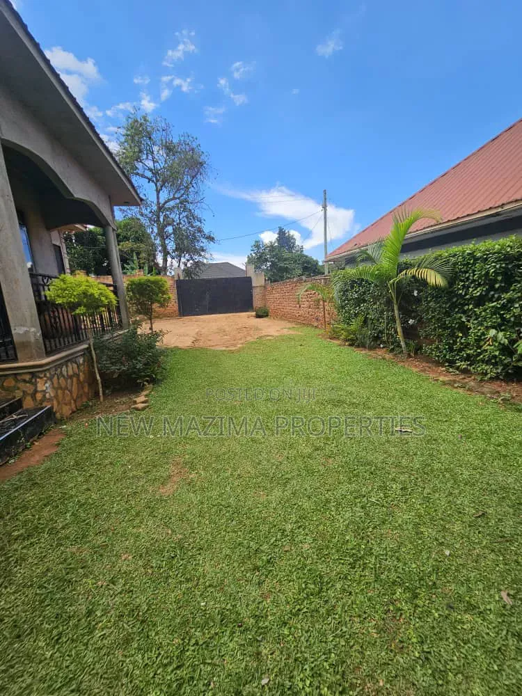 3bdrm Bungalow in Kitende Lumuli, Central Division for sale in Central Division