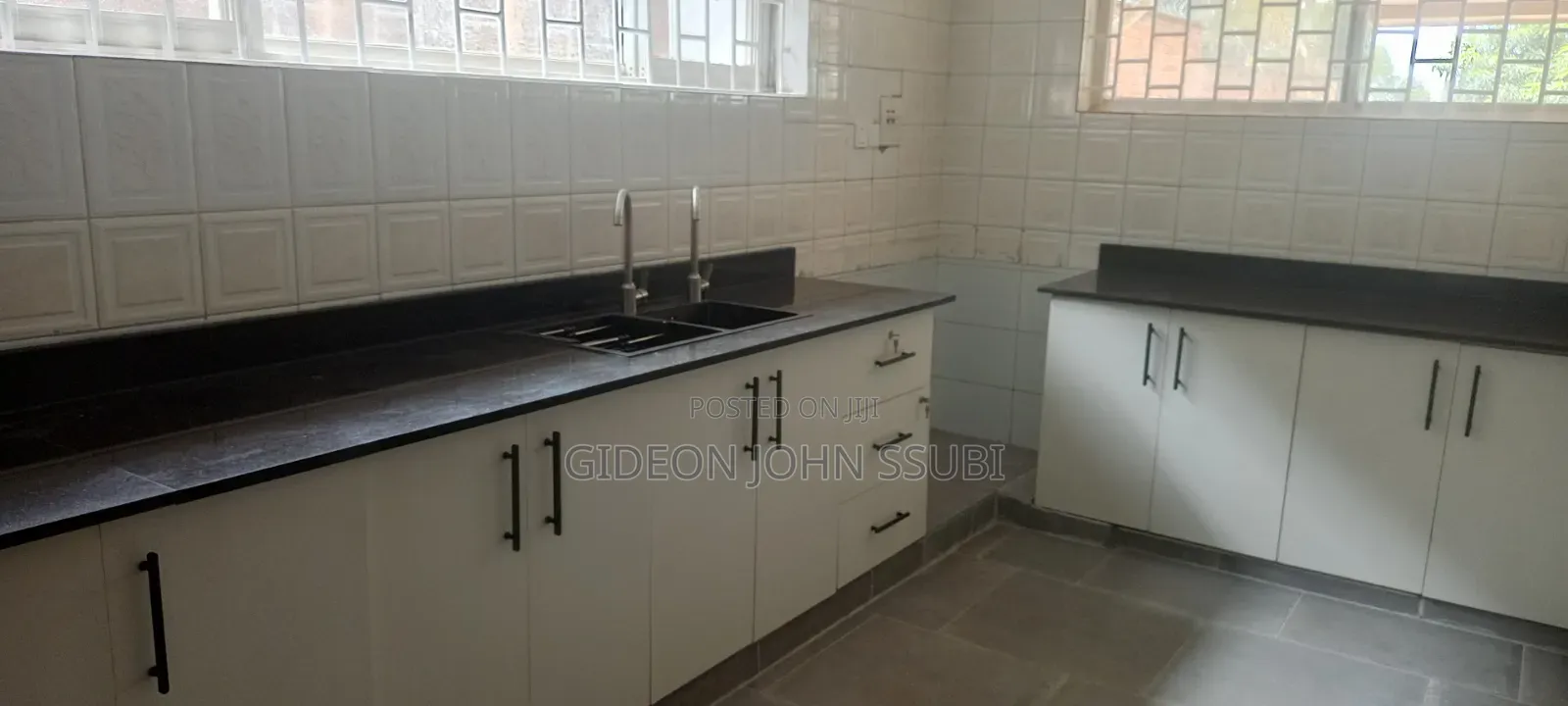 3bdrm Bungalow in Kironde Road Muyenga, Makindye for sale in Makindye