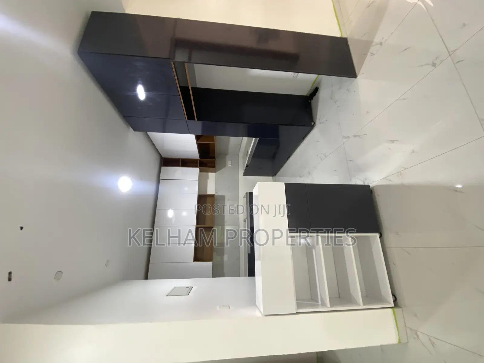 Furnished 2bdrm Condo in Mawanda Road Close, Central Division for sale in Central Division