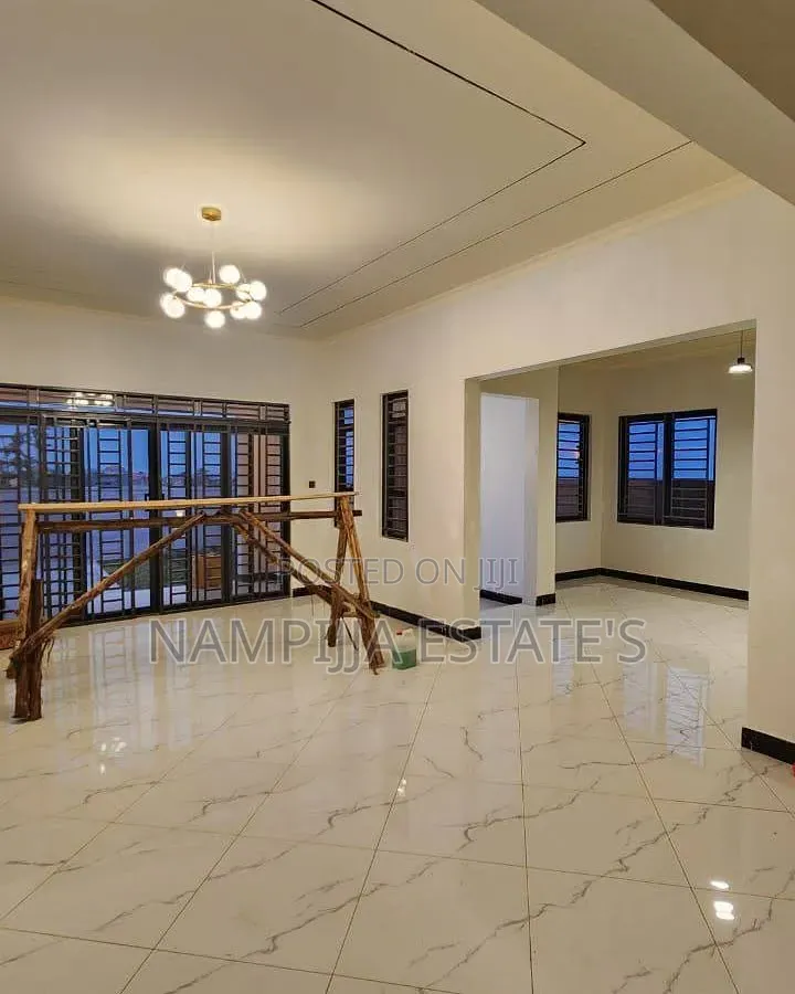 4bdrm Apartment in Gabba Road, Makindye for rent in Makindye
