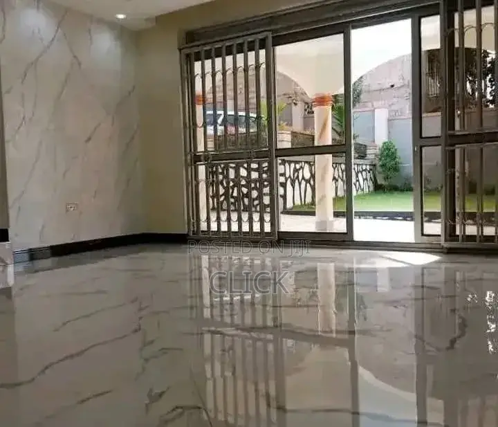 5bdrm Duplex in Muyenga, Makindye for rent in Makindye