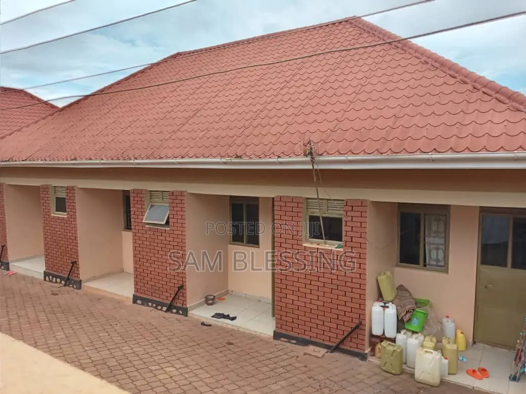 7bdrm Chalet in Kireka Biira Sentema, Central Division for sale in Central Division