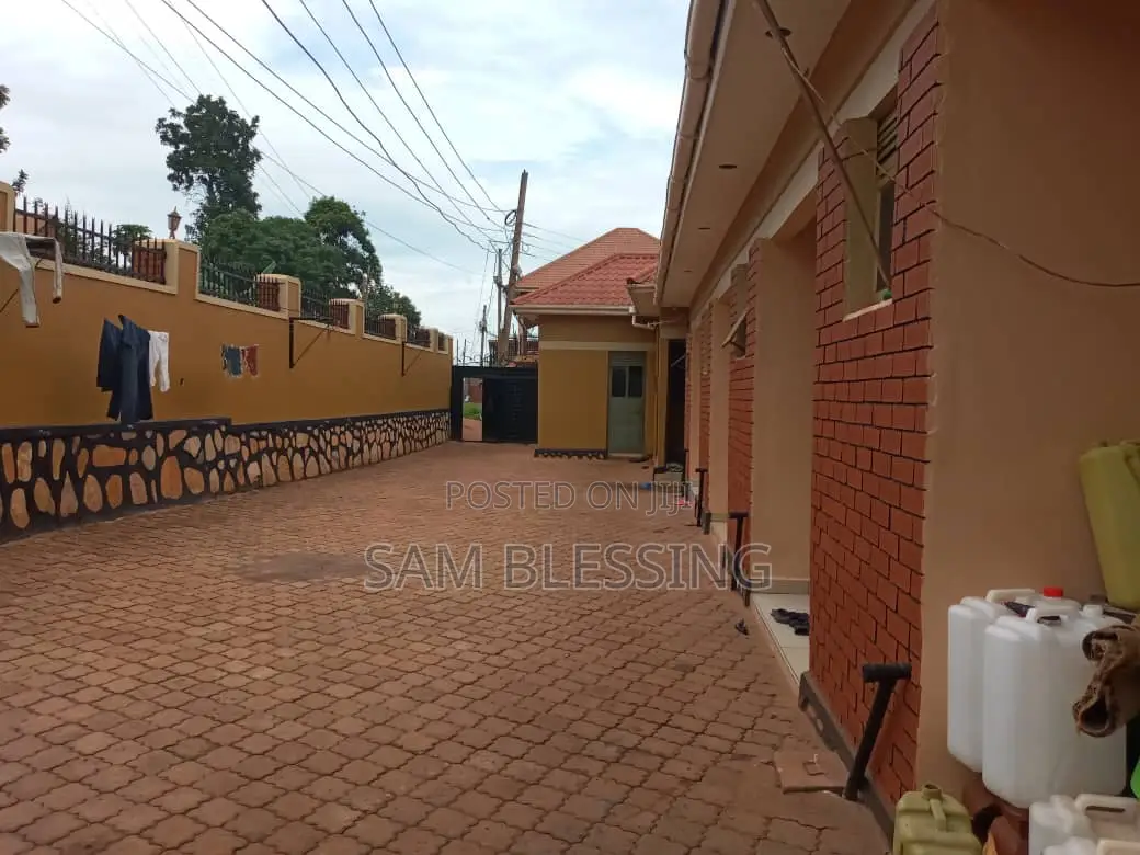7bdrm Chalet in Kireka Biira Sentema, Central Division for sale in Central Division