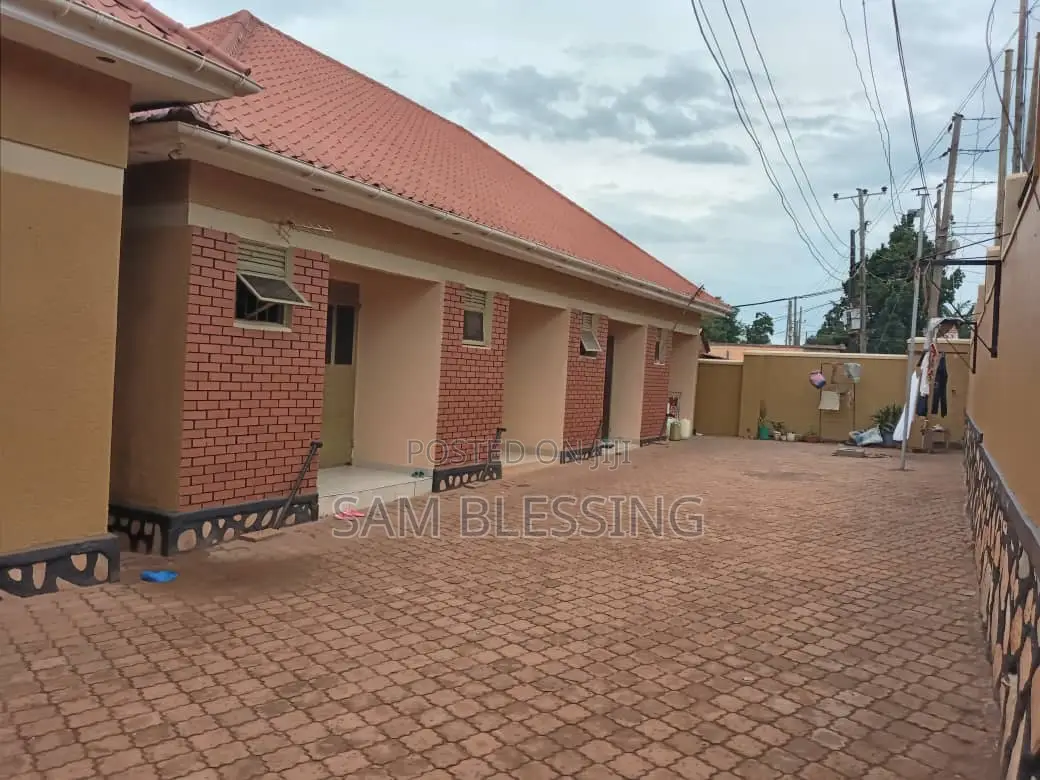 7bdrm Chalet in Kireka Biira Sentema, Central Division for sale in Central Division