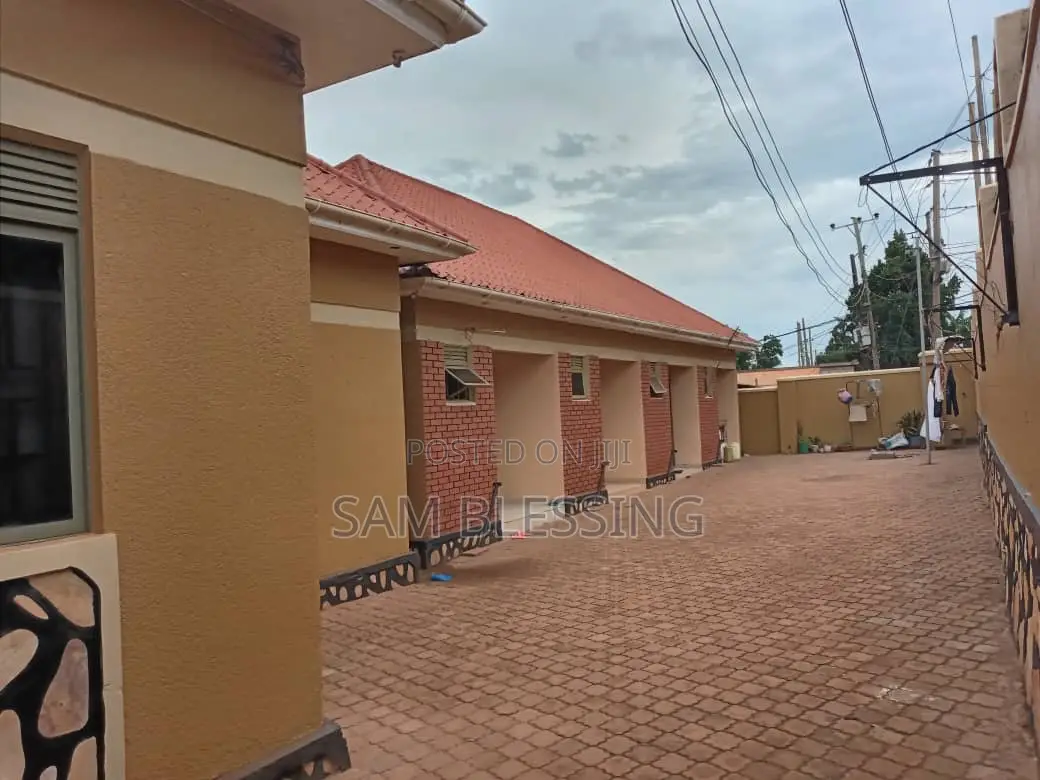 7bdrm Chalet in Kireka Biira Sentema, Central Division for sale in Central Division