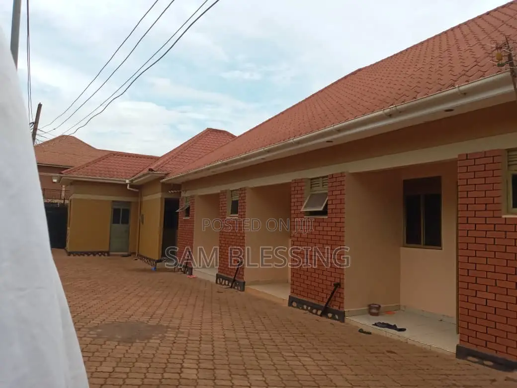 7bdrm Chalet in Kireka Biira Sentema, Central Division for sale in Central Division