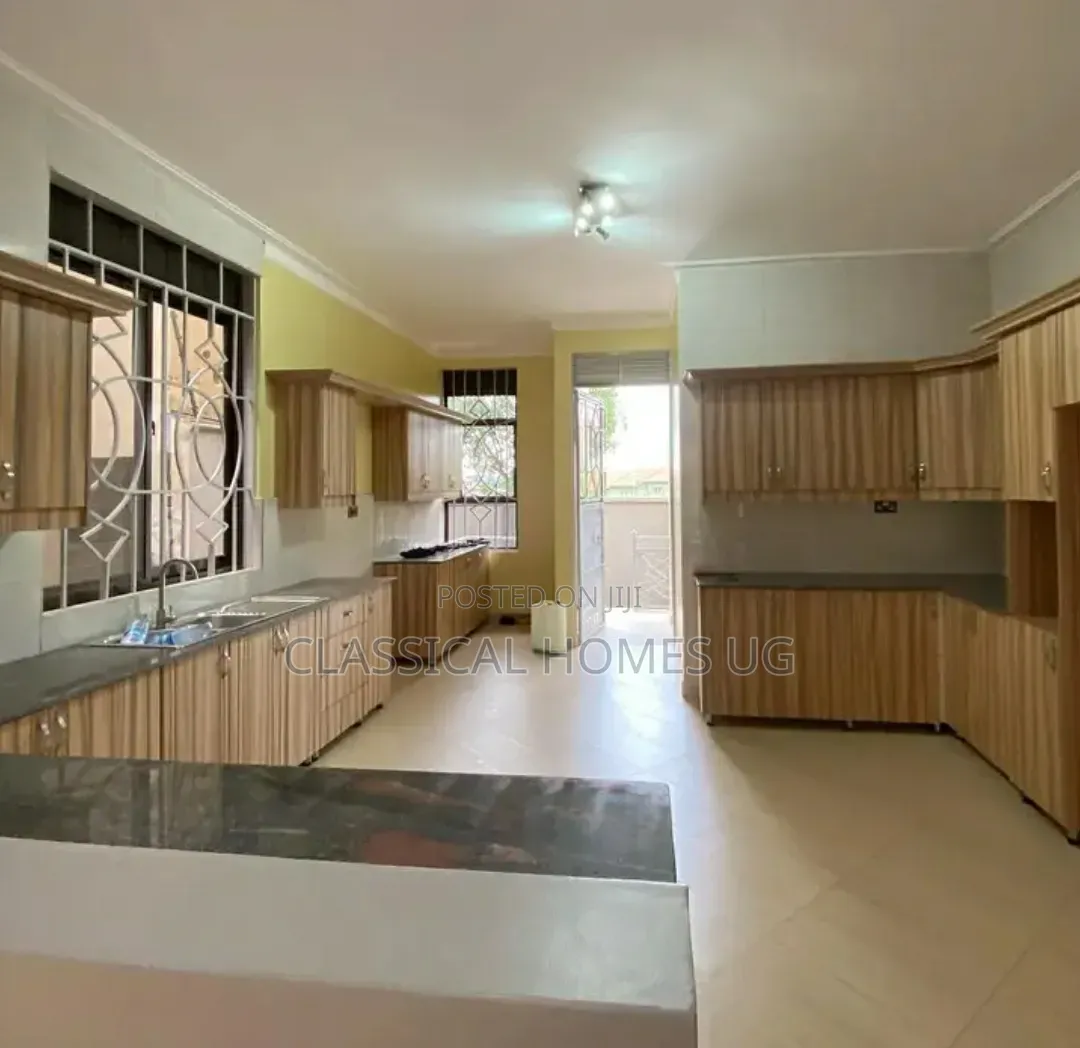 5bdrm Duplex in Lubowa Entebbe Road, Central Division for rent in Central Division