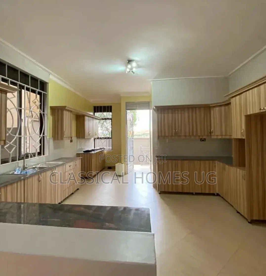 5bdrm Duplex in Lubowa Entebbe Road, Central Division for rent in Central Division