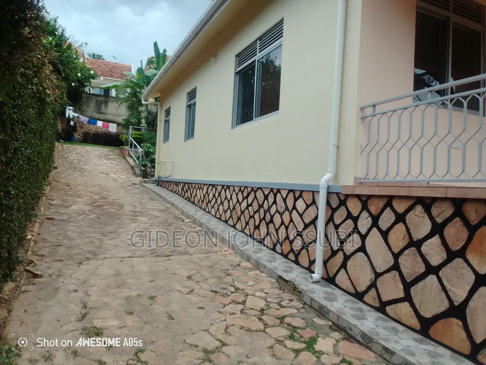 3bdrm Bungalow in Muyenga, Makindye for rent in Makindye
