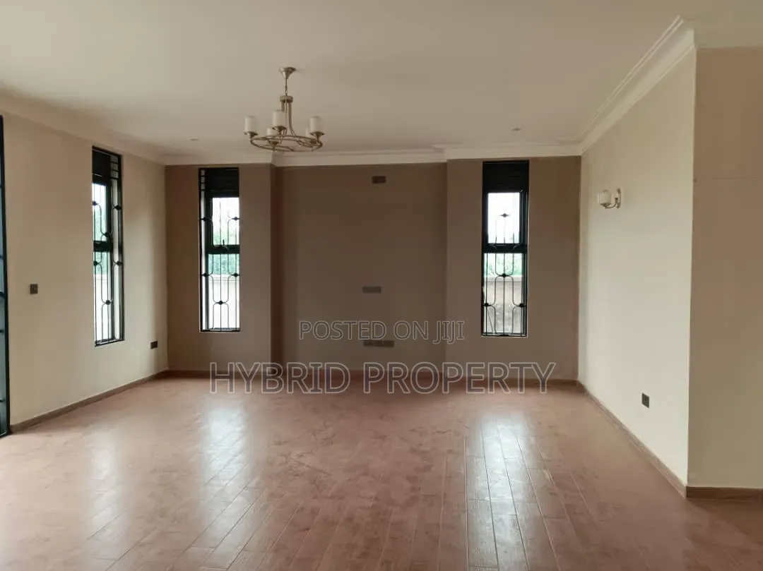 5bdrm House in Kigo~Munyonyo Along, Ssabagabo-Makindye for sale in Ssabagabo-Makindye
