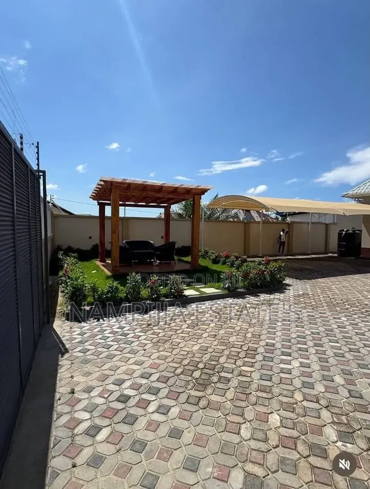 4bdrm Duplex in Muyenga, Makindye for rent in Makindye
