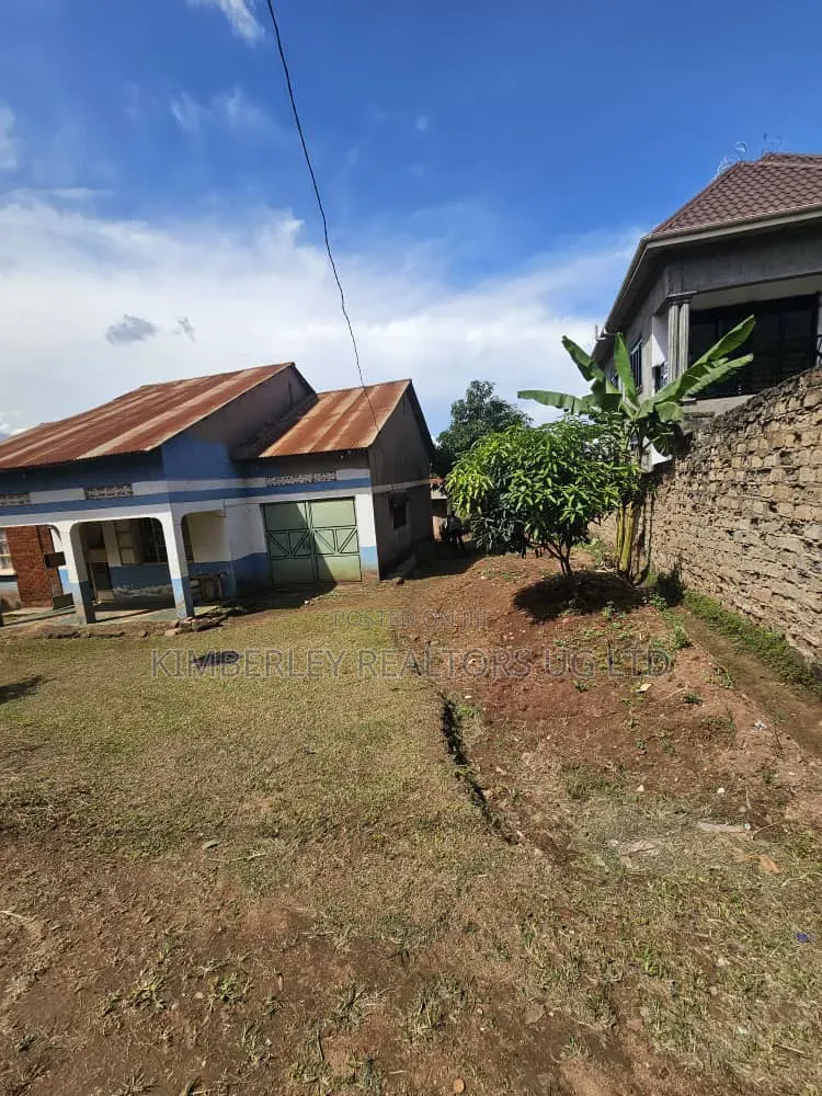 13 Decimals Plot With a Structure – Zaana (Entebbe Road) at 170m in Ssabagabo-Makindye