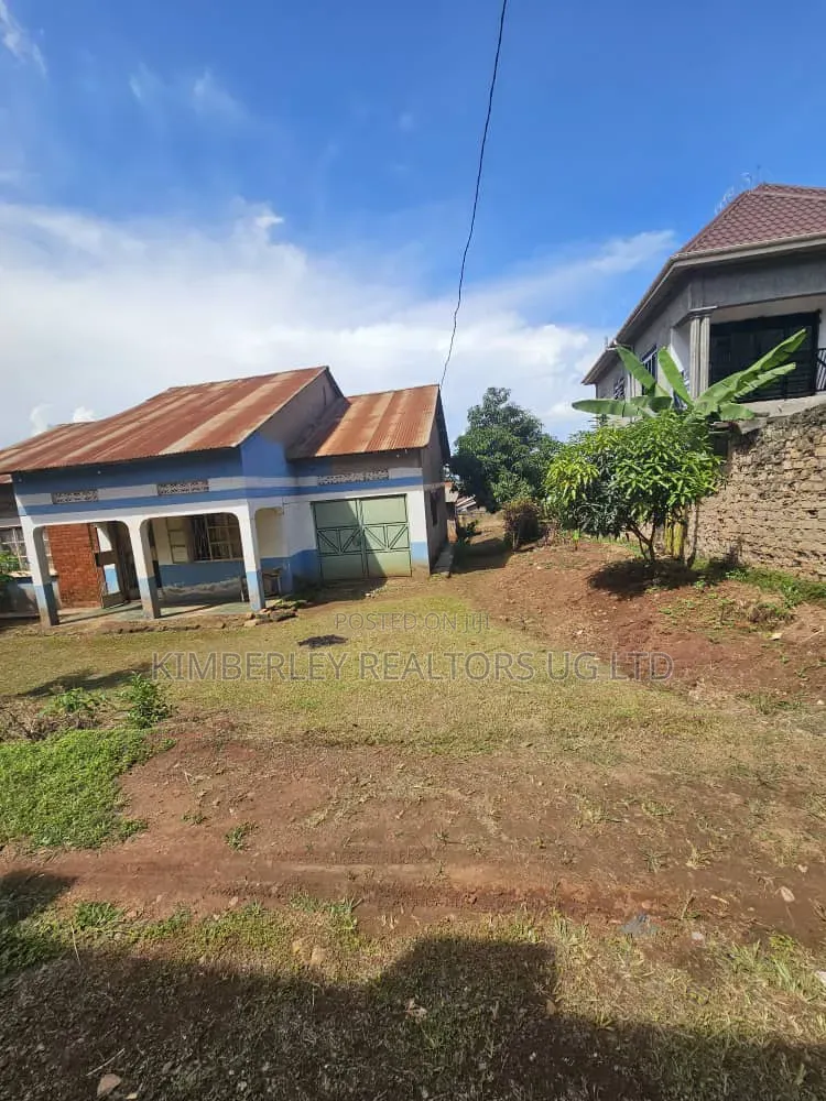 13 Decimals Plot With a Structure – Zaana (Entebbe Road) at 170m in Ssabagabo-Makindye