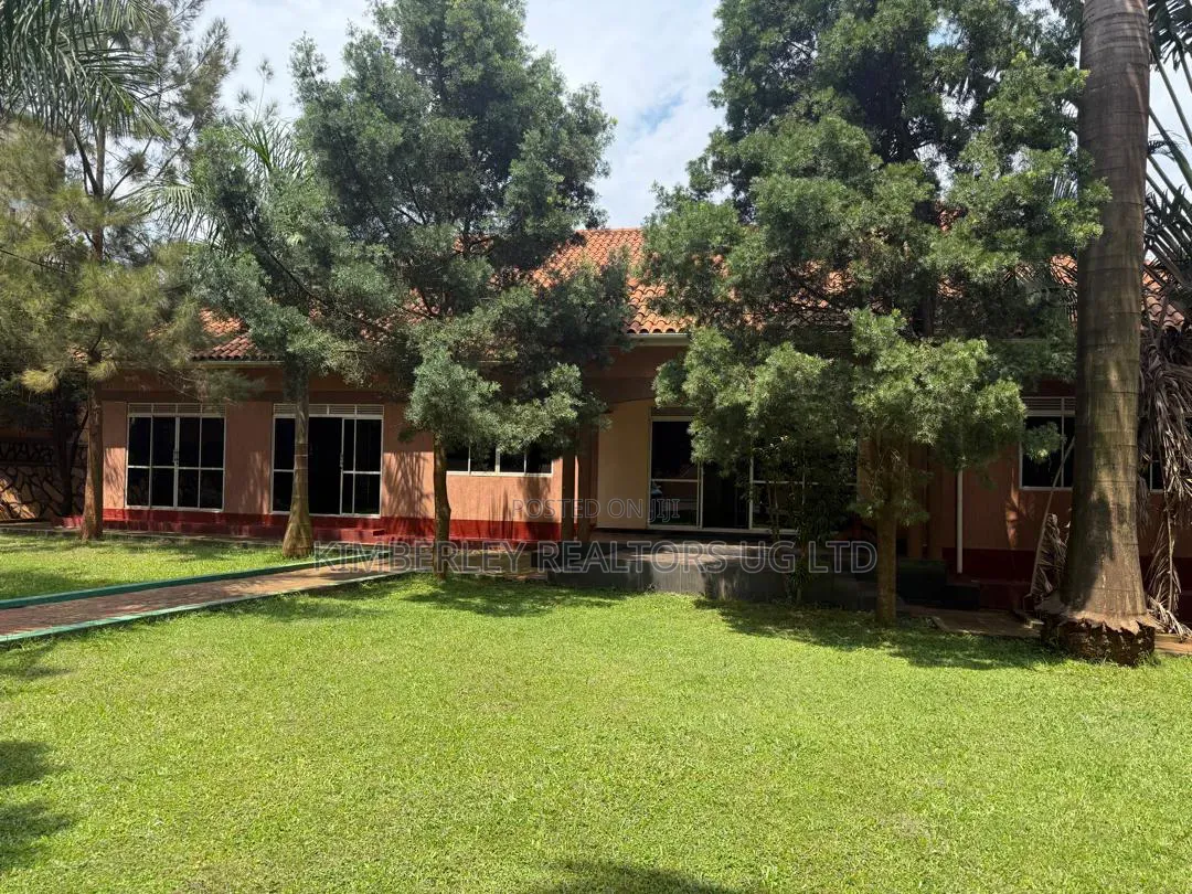 Partitioned Office House – Mengo at 1.25bn in Rubaga