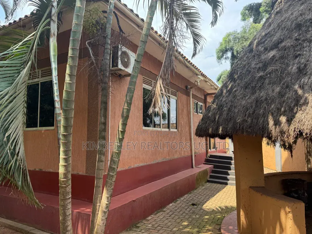 Partitioned Office House – Mengo at 1.25bn in Rubaga