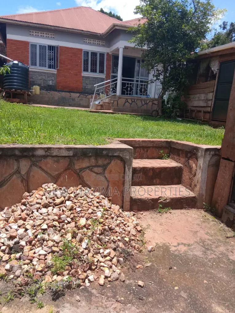 3bdrm Bungalow in Bunamwaya, Central Division for sale in Central Division