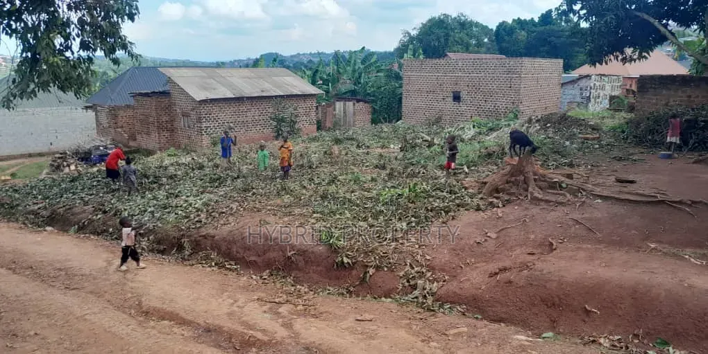 Prime Plot for Sale Wakiso~Mabombwe Town Along Hoima Road V in Wakiso / Wakiso