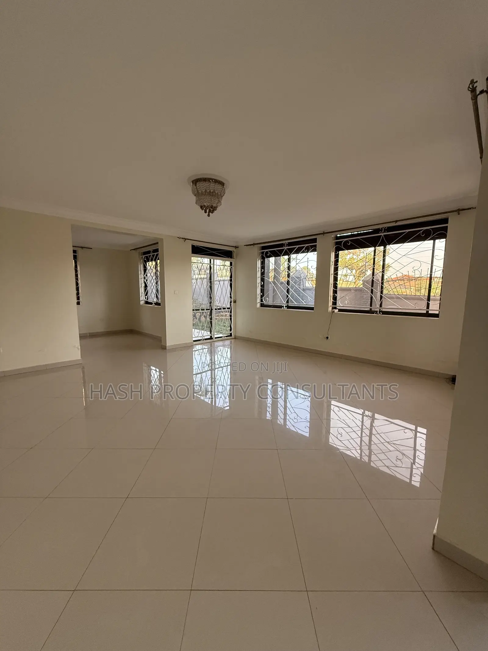 5bdrm House in Muyunyo, Central Division for sale in Central Division