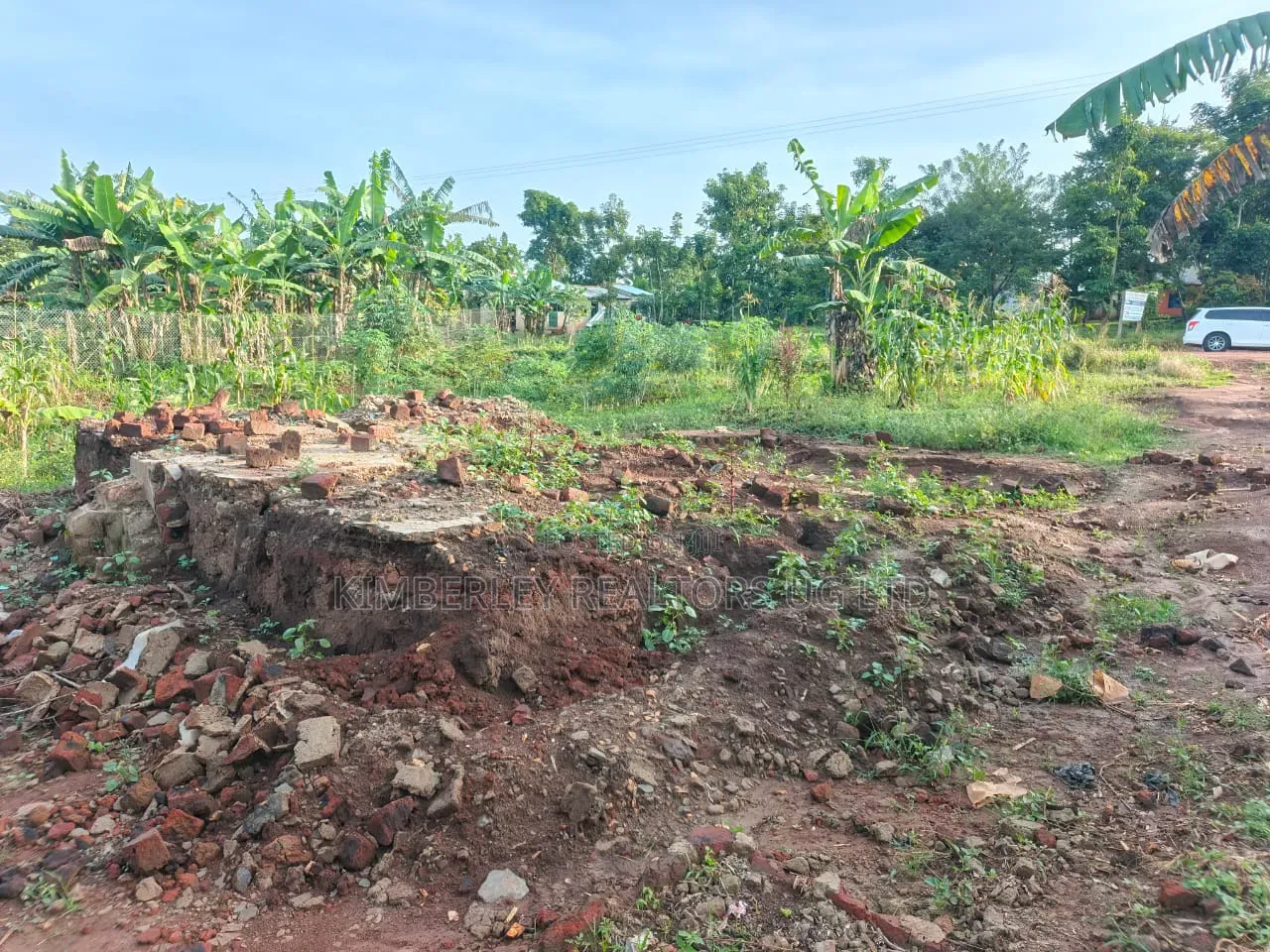 100×100 Plot – Kawuku Ziru (Entebbe Road) at 110m in Katabi