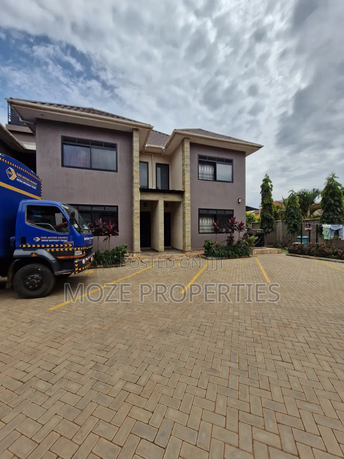 4bdrm Duplex in Kira Mamerito Road., Central Division for rent in Central Division