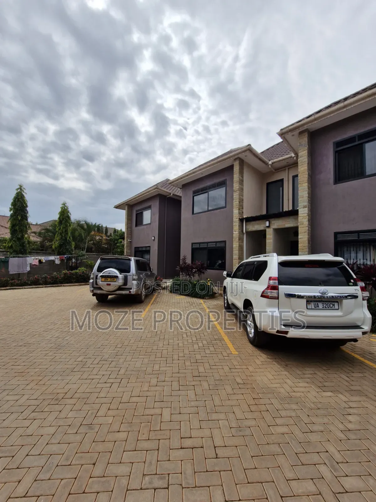 4bdrm Duplex in Kira Mamerito Road., Central Division for rent in Central Division