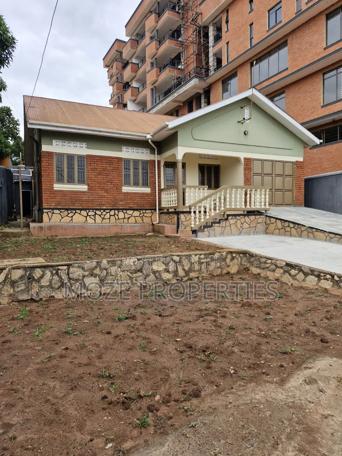 3bdrm Bungalow in Kyaliwajala Center., Central Division for rent in Central Division