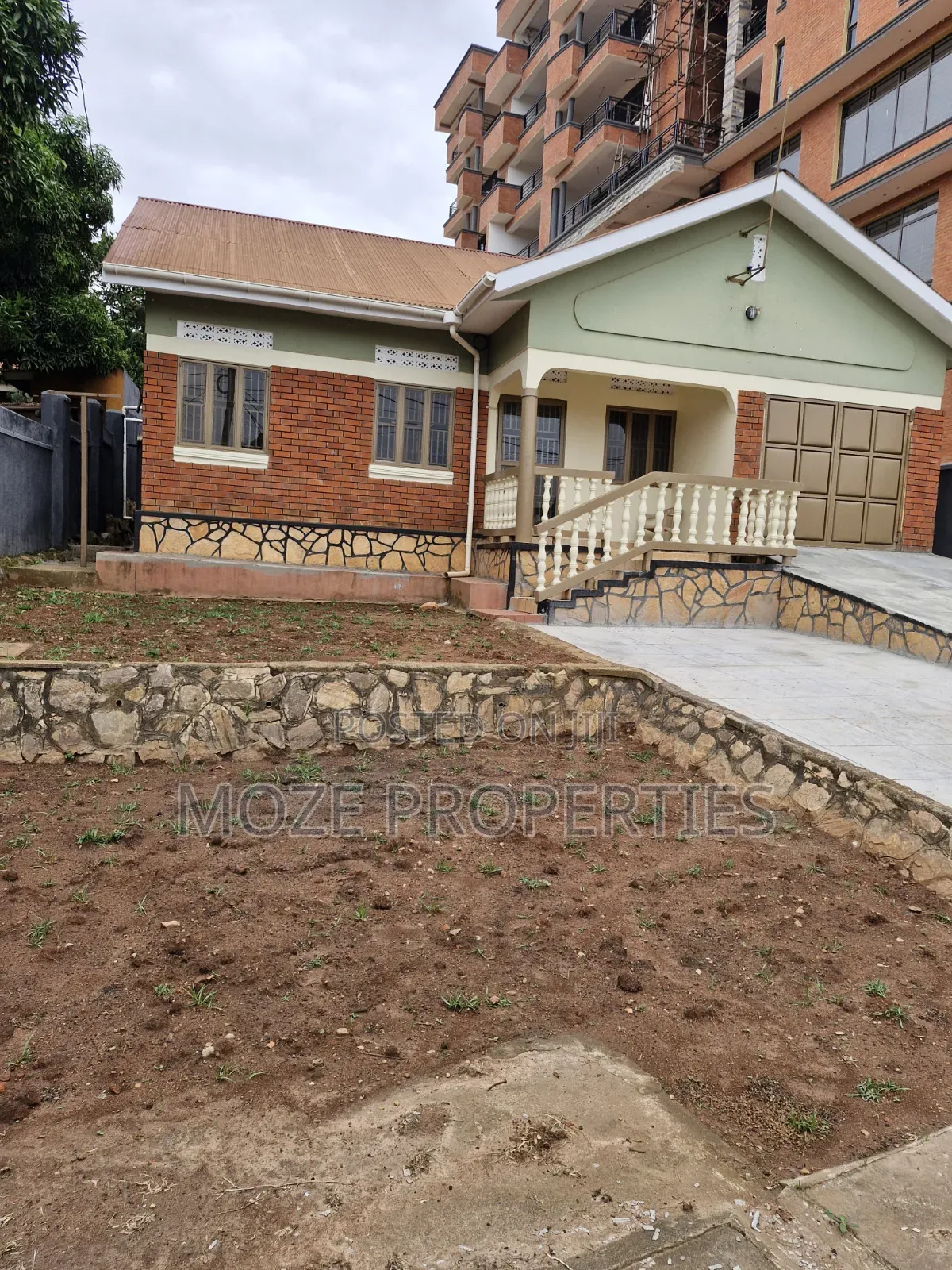 3bdrm Bungalow in Kyaliwajala Center., Central Division for rent in Central Division