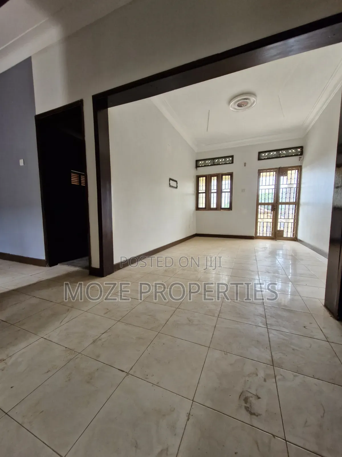 3bdrm Bungalow in Kyaliwajala Center., Central Division for rent in Central Division
