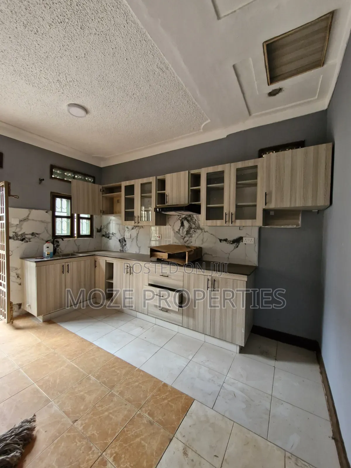 3bdrm Bungalow in Kyaliwajala Center., Central Division for rent in Central Division