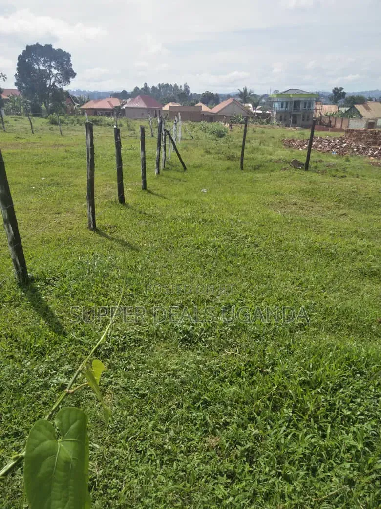 200by200ft Plot for Rent in Gayaza in Nakawa