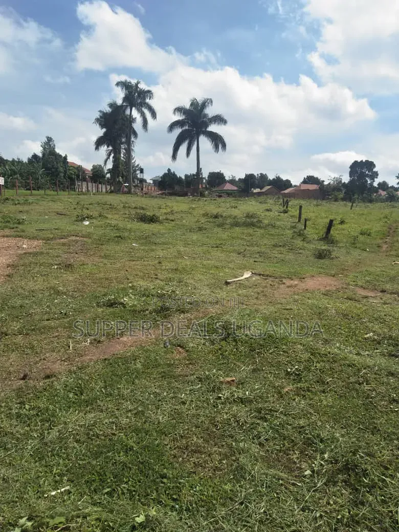200by200ft Plot for Rent in Gayaza in Nakawa