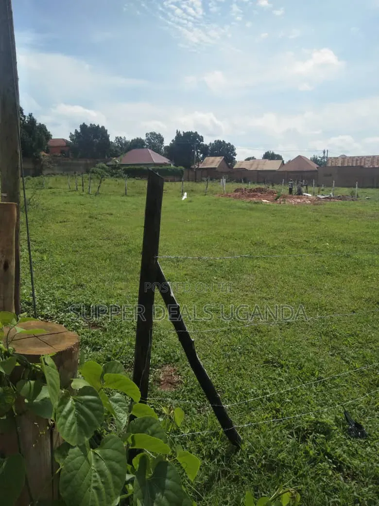 200by200ft Plot for Rent in Gayaza in Nakawa