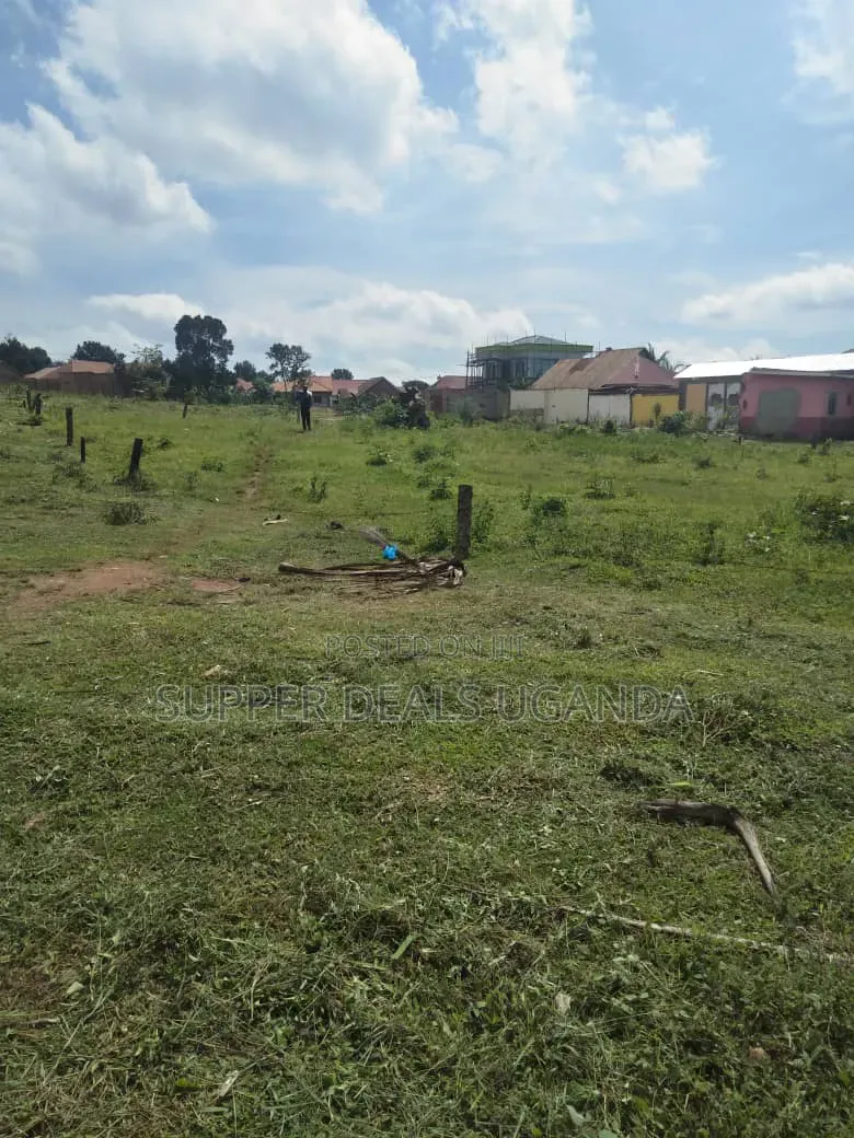 200by200ft Plot for Rent in Gayaza in Nakawa