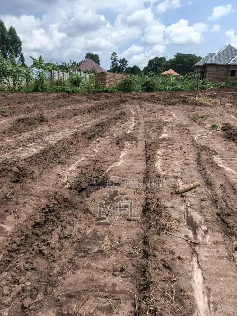 Namayumba Buwasa in Wakiso / Wakiso