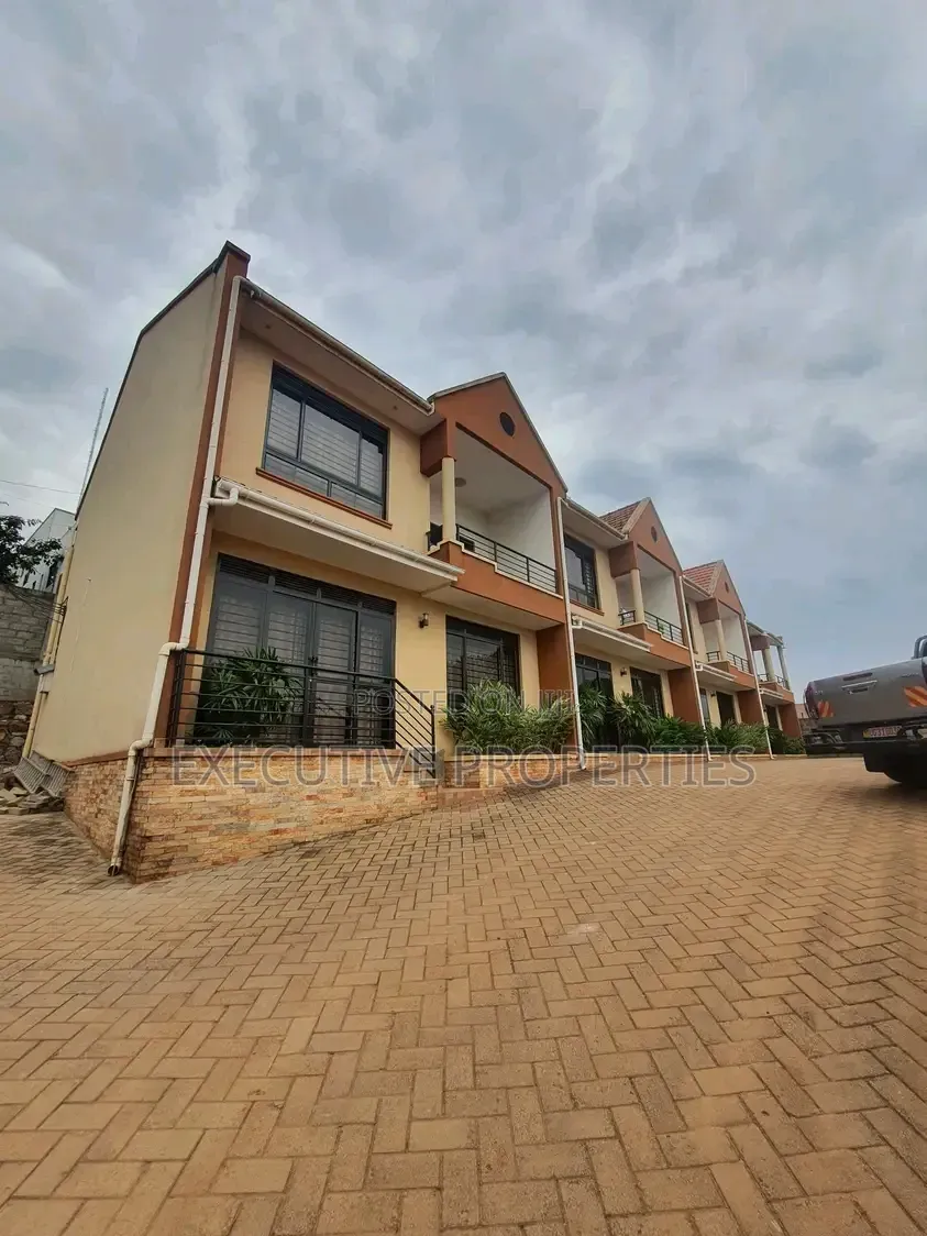 3bdrm Villa in Muyenga, Central Division for rent in Central Division