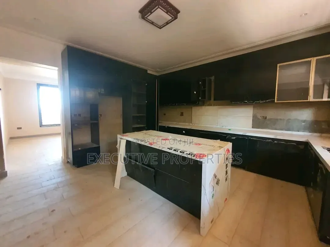 5bdrm Duplex in Mmunyonyo, Central Division for rent in Central Division