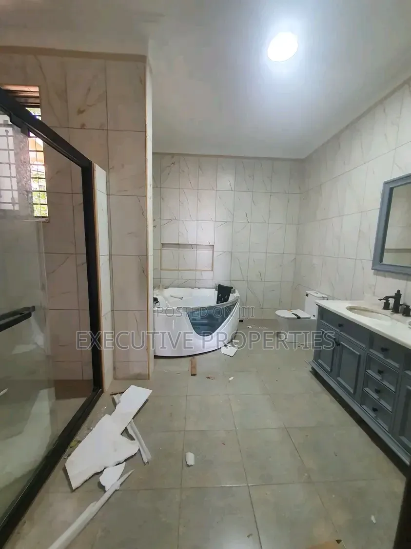 5bdrm Duplex in Mmunyonyo, Central Division for rent in Central Division