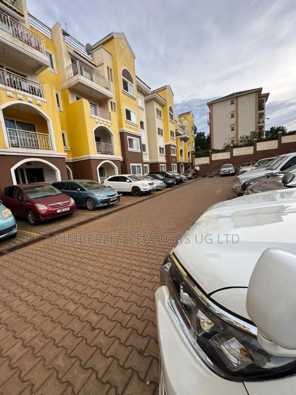 Furnished 3bdrm Condo in Kira for sale in Kira
