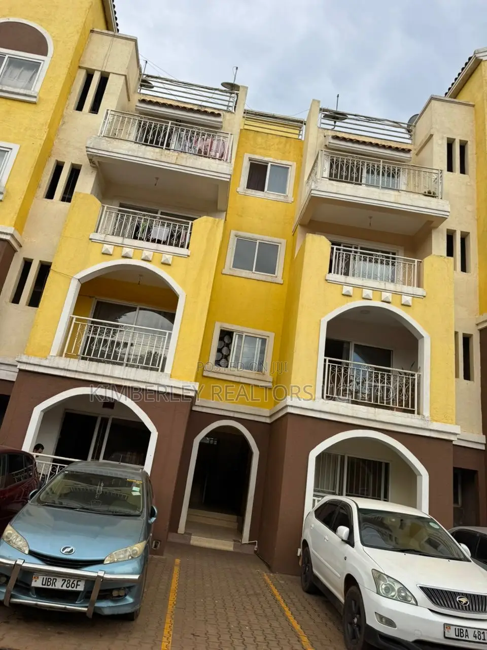Furnished 3bdrm Condo in Kira for sale in Kira