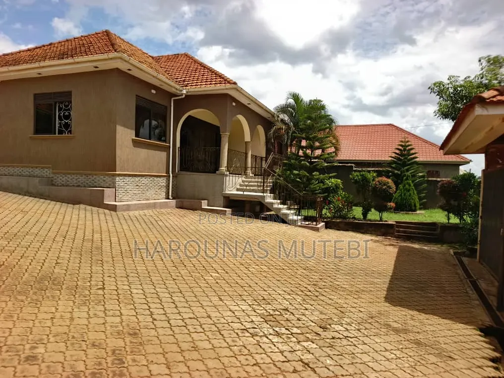 Furnished 3bdrm House in Wakiso Town for sale in Wakiso / Wakiso