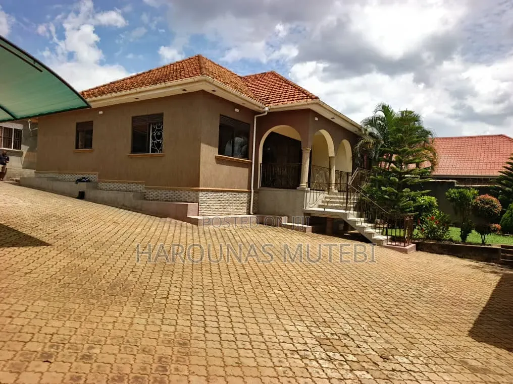 Furnished 3bdrm House in Wakiso Town for sale in Wakiso / Wakiso