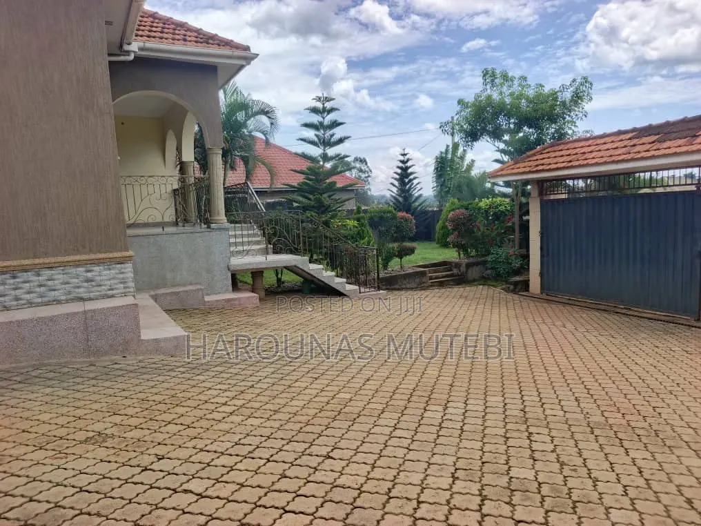 Furnished 3bdrm House in Wakiso Town for sale in Wakiso / Wakiso