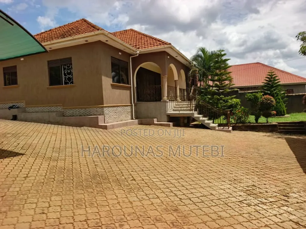 Furnished 3bdrm House in Wakiso Town for sale in Wakiso / Wakiso