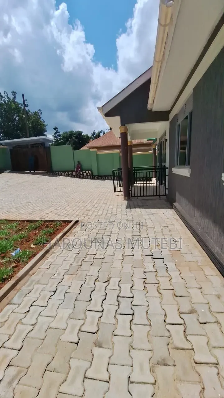 Furnished 4bdrm Bungalow in Bujjuko, Wakiso / Wakiso for sale in Wakiso / Wakiso