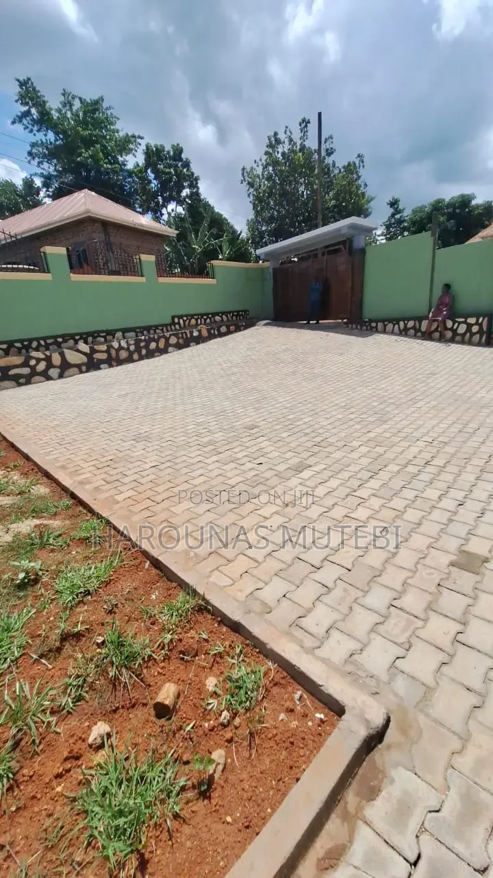 Furnished 4bdrm Bungalow in Bujjuko, Wakiso / Wakiso for sale in Wakiso / Wakiso