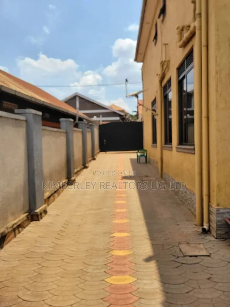 Furnished 20bdrm Apartment in Central Division for sale in Central Division