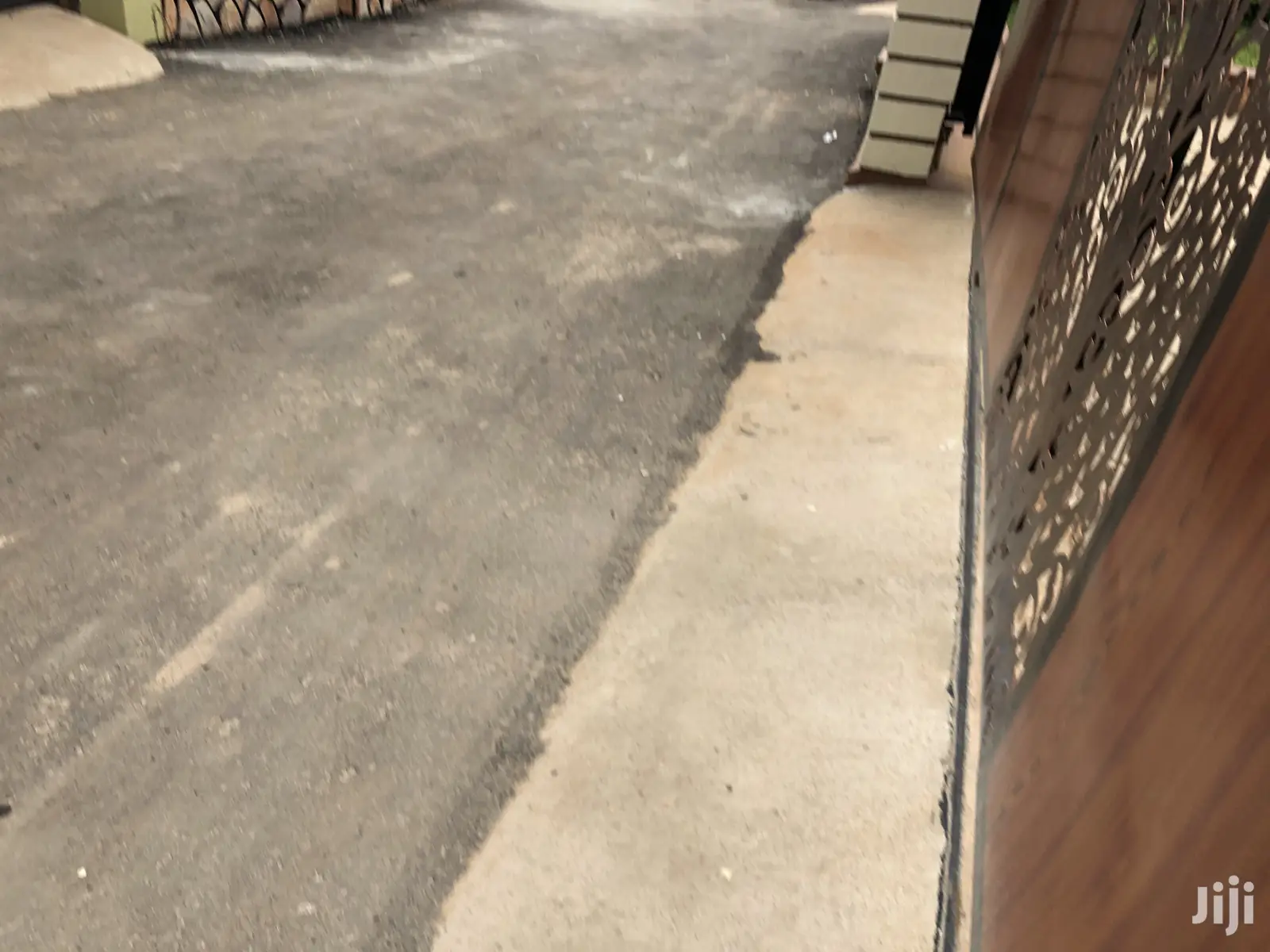 Kira High Class House For Sell In Tarmacked Neighborhood in Kampala