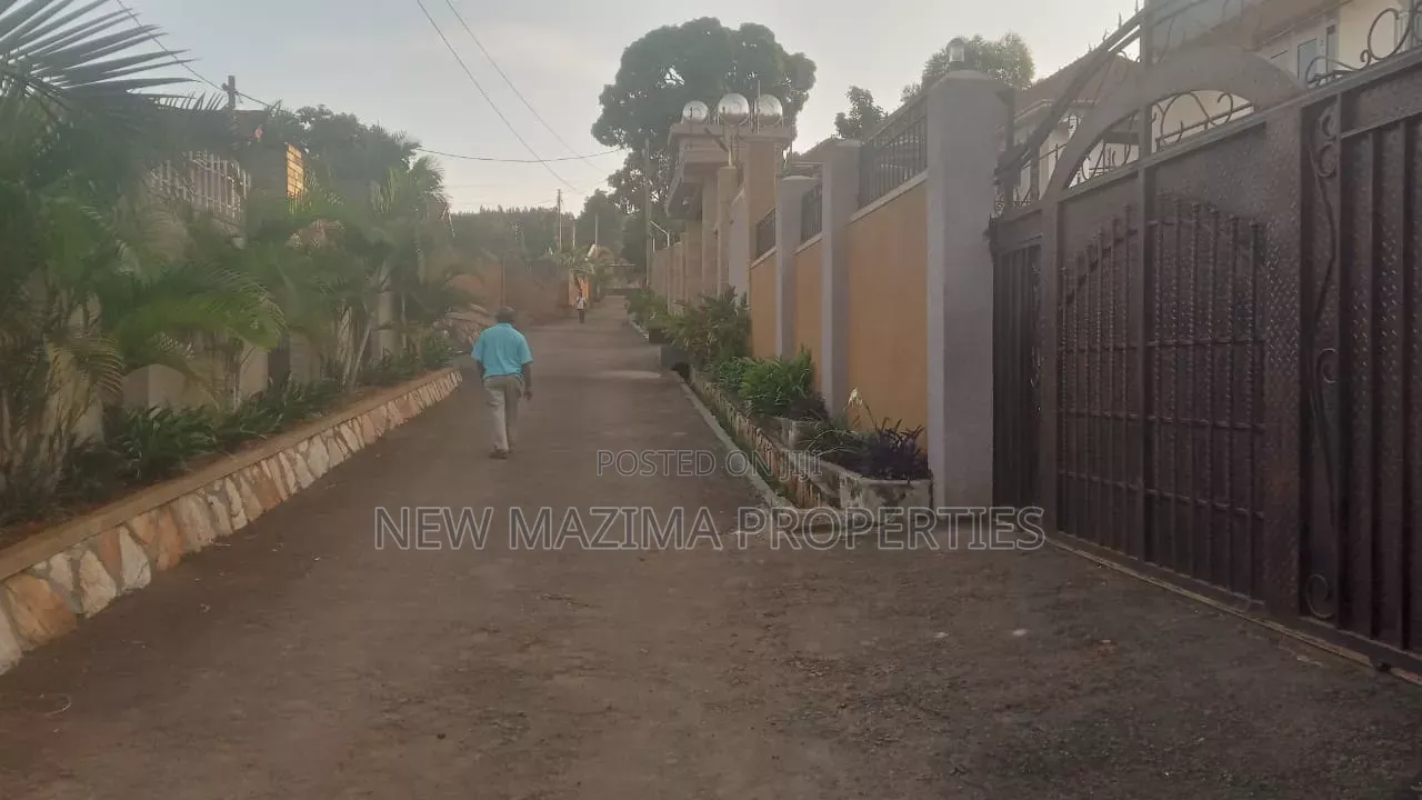 6bdrm Block of Flats in Mutundwe Heights, Central Division for sale in Central Division